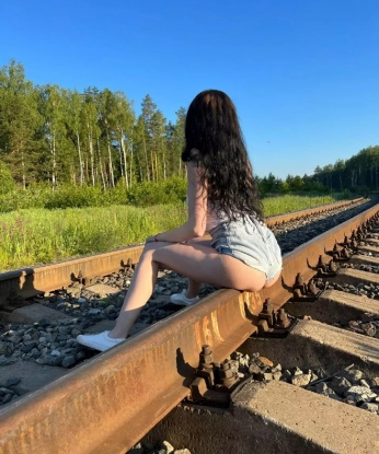 Я готова исполнить все твои сокровенные желания и погрузиться с тобой в мир наслаждения. У меня прекрасные фото, которые подтверждают мою неподдельную красоту и сексуальность. У меня множество услуг, гарантирующих тебе незабываемый опыт: классический секс, оральный секс, древний французский, ролевые игры и многое другое. Моя возможность тебя удовлетворить безгранична, и я всегда открыта для экспериментов. Читай мои положительные отзывы и не упускай возможность встретиться со мной. Жду тебя в Москве, чтобы погрузиться в мир наслаждения вместе. 😘 1046, 19 лет