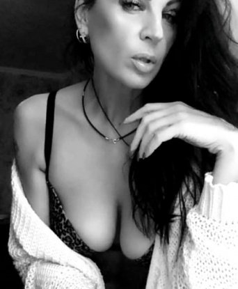 У меня весь арсенал для того, чтобы исполнить все твои сокровенные желания. Мои услуги - искусство удовлетворения, воплощение фантазий и незабываемые ощущения. Мои возможности безграничны, и я открыта для экспериментов. Имею положительные отзывы от довольных клиентов, которые подчеркивают мою профессиональность и любовь к своему делу. Фото - реальные, так что ты точно получишь то, что видишь. Встреча со мной станет настоящим фейерверком эмоций и удовольствия. Жду тебя в Москве 🔥 10973, 39 лет