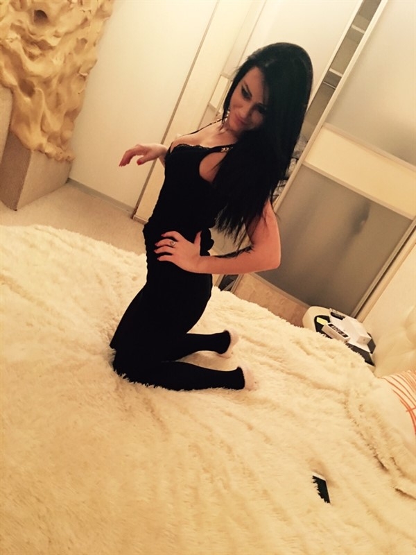 Сочная и раскрепощенная красотка готова утолить твои желания и фантазии. Приглашаю в гости для разврата и интимного времяпровождения. Жду звонка! 21832, 20 лет