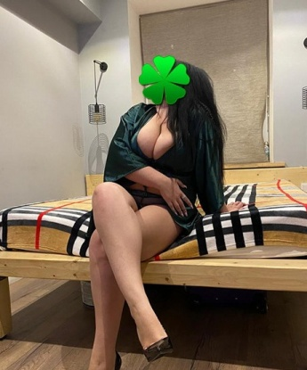 Встречи со мной - это настоящее путешествие в мир страсти и удовольствия. Проведи со мной незабываемые часы, где я смогу расслабить и порадовать тебя своими массажными навыками. Живу я в Москве, и могу приехать к тебе в любую точку Москвы. Гарантирую полную конфиденциальность и незабываемую атмосферу. Оставь свою заботу и тревоги, и окунись в омут наслаждения вместе со мной. Мои фото и отзывы доступны для просмотра. Жду тебя! 💋🔥🌹 5015, 40 лет